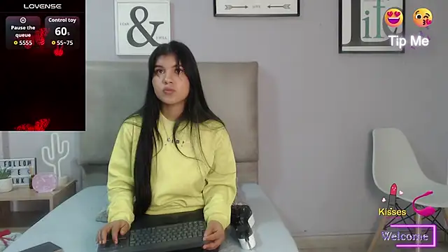 Snapshot of SophiaMeyerst chatting on May 2026 01:07:01 PM SophiaMeyerst online show from May 2026 01:07:01 PM