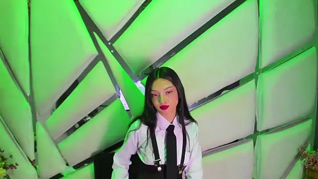 Aurora 18 online show from November 2025 02:42:01 PM