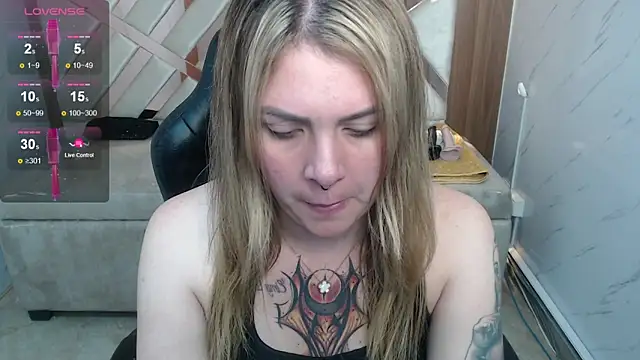 Snapshot of Paula_b_ chatting on June 2026 12:52:01 PM Paula b online show from June 2026 12:52:01 PM