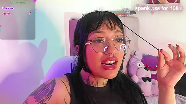 Snapshot of Akari1_Mischief chatting on January 2025 04:23:01 AM Akari1 Mischief online show from January 2025 04:23:01 AM