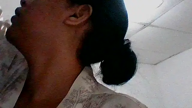 Snapshot of Kitra_New chatting on February 2026 11:32:02 AM Kitra New online show from February 2026 11:32:02 AM