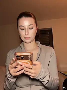 Mia-Minou online show from March 2026 06:47:02 PM