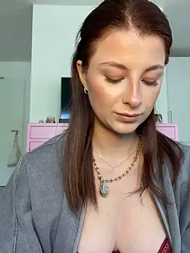 Snapshot of Mia-Minou chatting on April 2026 07:58:02 AM Mia-Minou online show from April 2026 07:58:02 AM