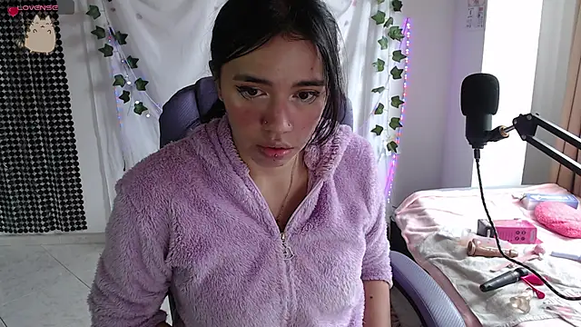 Snapshot of sophie_north chatting on February 2026 05:51:01 PM sophie north online show from February 2026 05:51:01 PM