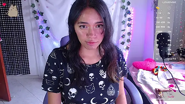 Snapshot of sophie_north chatting on February 2026 08:13:02 PM sophie north online show from February 2026 08:13:02 PM