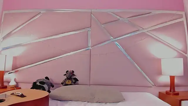 Snapshot of Lunapage chatting on March 2025 08:17:01 PM Lunapage online show from March 2025 08:17:01 PM