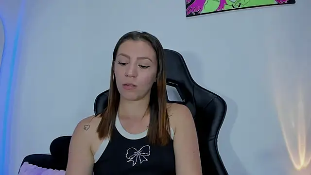 Snapshot of roxanne_jones1 chatting on June 2026 09:53:01 PM roxanne jones1 online show from June 2026 09:53:01 PM