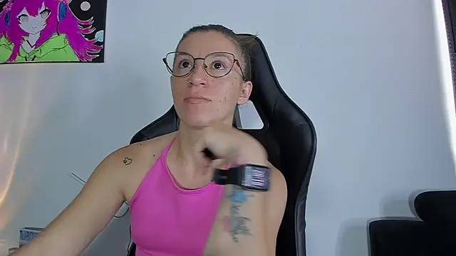 Snapshot of roxanne_jones1 chatting on June 2026 06:09:02 PM roxanne jones1 online show from June 2026 06:09:02 PM