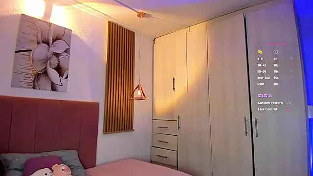 mia nevaeh online show from November 2025 09:14:01 PM