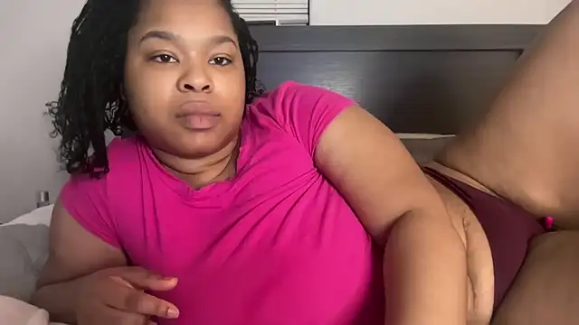 Snapshot of MissAriisback chatting on December 2025 12:10:01 PM MissAriisback online show from December 2025 12:10:01 PM