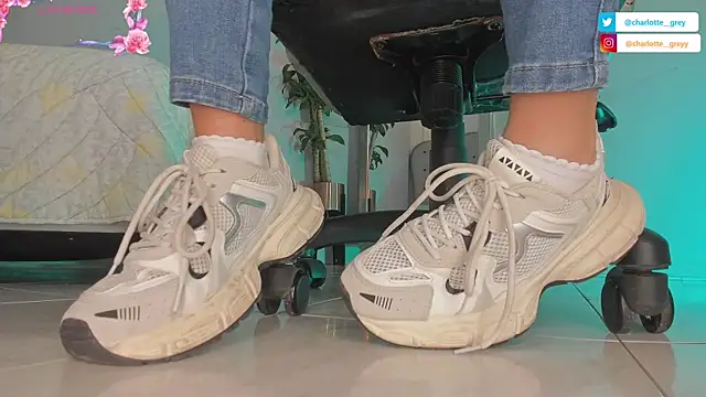 charlotte  grey online show from October 2025 08:25:01 PM