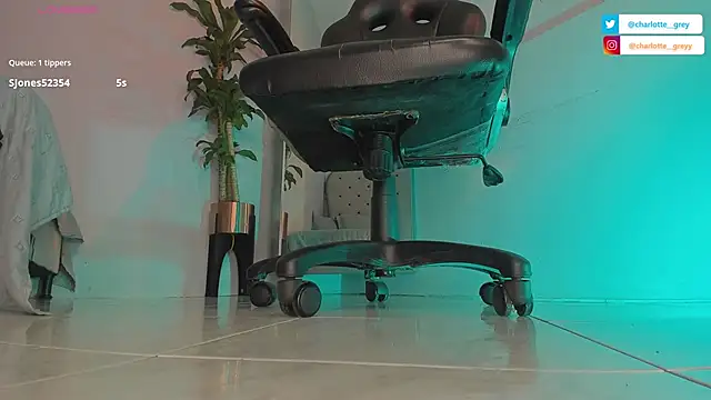 charlotte  grey online show from November 2025 07:48:02 PM