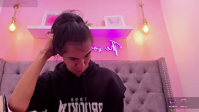 Mia thompson 19 online show from November 2025 02:06:01 PM