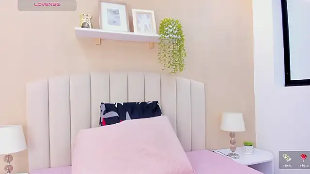 Mia thompson 19 online show from February 2026 07:31:01 PM