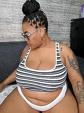 Snapshot of ExclusiveLeexx chatting on January 2026 09:57:02 AM ExclusiveLeexx online show from January 2026 09:57:02 AM