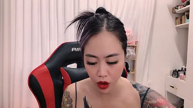 Snapshot of witch-39 chatting on April 2026 04:05:02 AM witch-39 online show from April 2026 04:05:02 AM