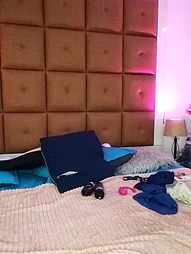 ELLA KELLY online show from October 2025 12:01:02 PM