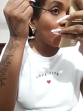 ELLA KELLY online show from November 2025 11:43:01 AM