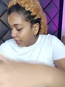 Snapshot of ELLA_KELLY chatting on May 2026 11:39:02 AM ELLA KELLY online show from May 2026 11:39:02 AM