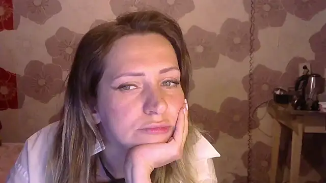 Snapshot of Queen_Daenerys chatting on September 2025 08:35:01 PM Queen Daenerys online show from September 2025 08:35:01 PM