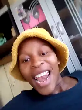 Snapshot of Nomawethu2002 chatting on December 2025 06:21:01 AM Nomawethu2002 online show from December 2025 06:21:01 AM