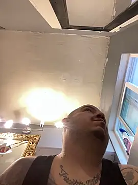 Snapshot of valleyoneofakind chatting on December 2024 03:54:02 PM valleyoneofakind online show from December 2024 03:54:02 PM