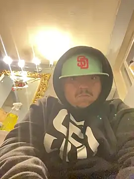 Snapshot of valleyoneofakind chatting on December 2024 08:38:02 AM valleyoneofakind online show from December 2024 08:38:02 AM