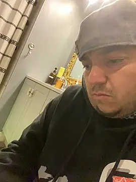 Snapshot of valleyoneofakind chatting on January 2025 07:36:01 AM valleyoneofakind online show from January 2025 07:36:01 AM