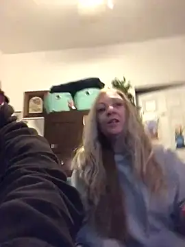 Snapshot of valleyoneofakind chatting on March 2025 04:02:02 AM valleyoneofakind online show from March 2025 04:02:02 AM