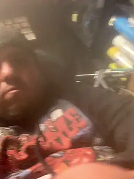 Snapshot of valleyoneofakind chatting on October 2025 08:01:01 AM valleyoneofakind online show from October 2025 08:01:01 AM