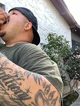 Snapshot of valleyoneofakind chatting on October 2025 10:23:02 PM valleyoneofakind online show from October 2025 10:23:02 PM