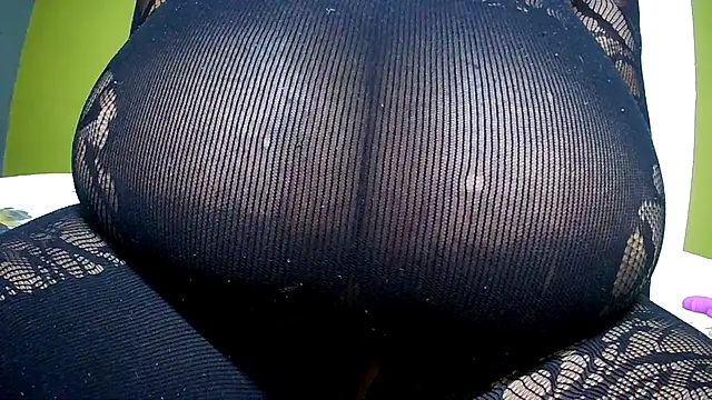 Snapshot of Queenboobs61 chatting on April 2026 07:36:02 AM Queenboobs61 online show from April 2026 07:36:02 AM