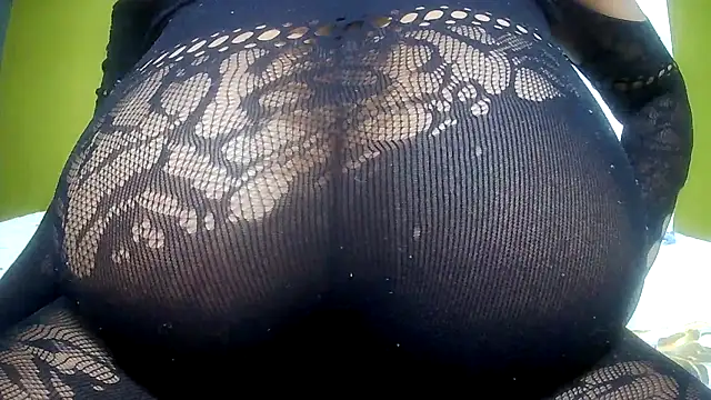 Snapshot of Queenboobs61 chatting on April 2026 08:21:02 AM Queenboobs61 online show from April 2026 08:21:02 AM