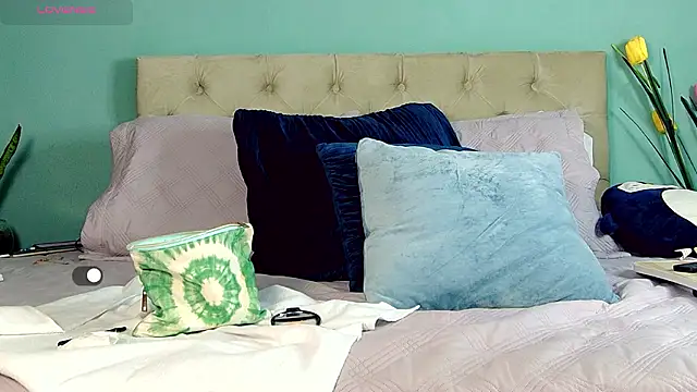 yanella fire online show from March 2026 11:25:01 AM