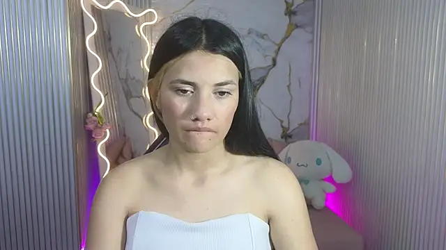 Snapshot of Chiara_tay chatting on April 2026 07:07:02 PM Chiara tay online show from April 2026 07:07:02 PM