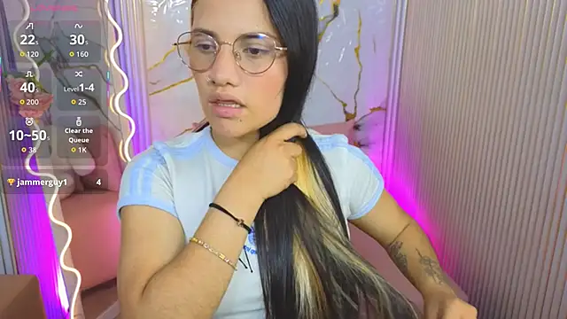 Snapshot of Chiara_tay chatting on April 2026 08:57:02 PM Chiara tay online show from April 2026 08:57:02 PM