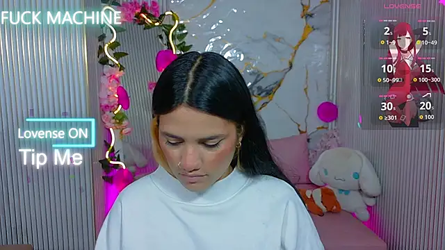 Snapshot of Chiara_tay chatting on June 2026 07:35:02 PM Chiara tay online show from June 2026 07:35:02 PM