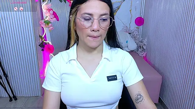 Snapshot of Chiara_tay chatting on July 2026 07:05:02 PM Chiara tay online show from July 2026 07:05:02 PM