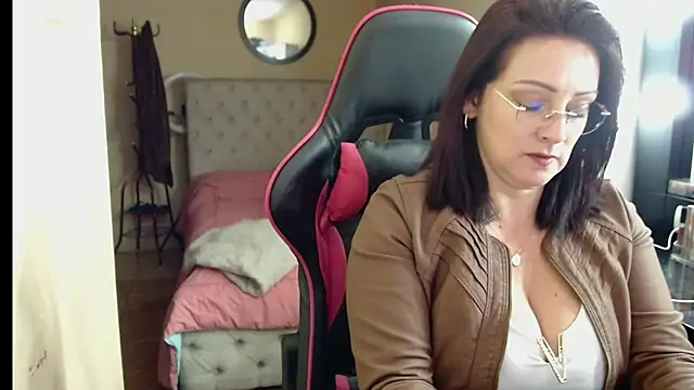 Carol Scottt online show from December 2025 04:39:01 AM