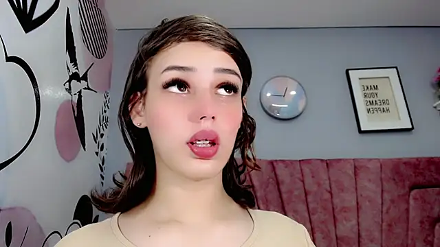 ValeriaAguilar online show from December 2024 04:30:01 PM