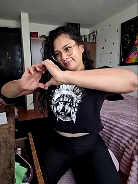Snapshot of Thaliacooper_ chatting on June 2026 05:33:02 PM Thaliacooper online show from June 2026 05:33:02 PM