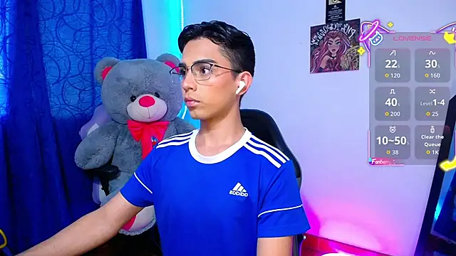 OwenBluee online show from June 2026 10:41:02 PM