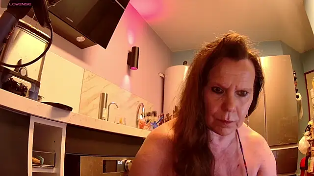 Snapshot of Endrocleia chatting on June 2026 12:00:01 AM Endrocleia online show from June 2026 12:00:01 AM