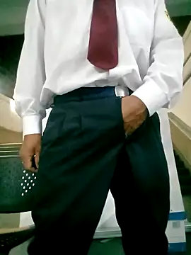 Snapshot of Romeoblues chatting on January 2025 05:10:01 AM Romeoblues online show from January 2025 05:10:01 AM