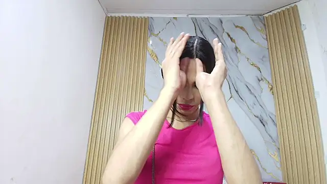 Snapshot of Luluu_08 chatting on February 2026 01:37:01 PM Luluu 08 online show from February 2026 01:37:01 PM