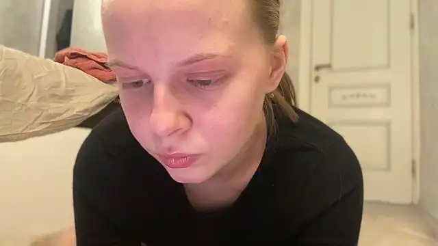 Snapshot of wrenlie chatting on April 2026 09:05:01 PM wrenlie online show from April 2026 09:05:01 PM