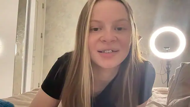 Snapshot of wrenlie chatting on May 2026 08:03:02 PM wrenlie online show from May 2026 08:03:02 PM