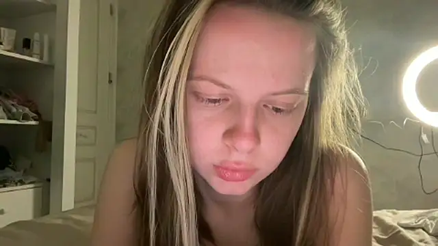 Snapshot of wrenlie chatting on May 2026 12:07:01 AM wrenlie online show from May 2026 12:07:01 AM