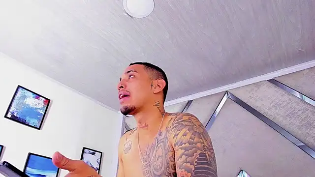 Damian09  online show from December 2025 09:08:02 PM