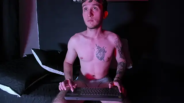 Dylanwhite23  online show from October 2025 08:21:02 PM